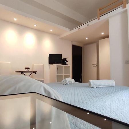 Living Cagliari Marina Bed & Breakfast ภายนอก รูปภาพ