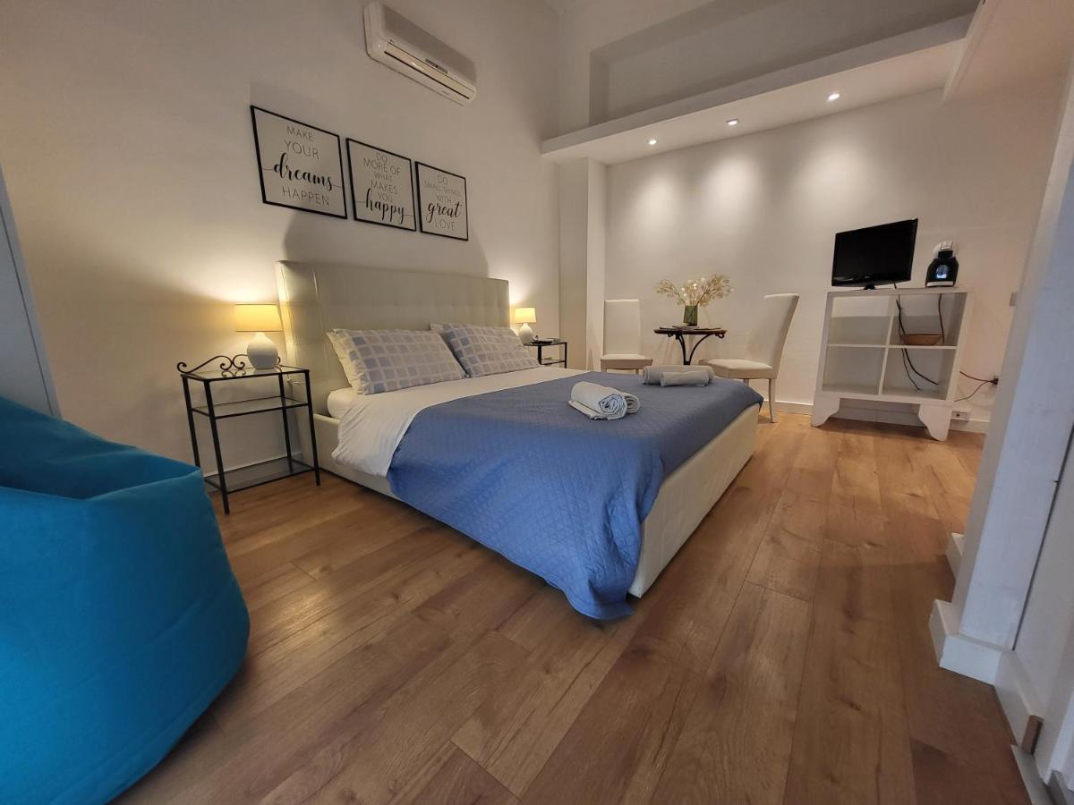 Living Cagliari Marina Bed & Breakfast ภายนอก รูปภาพ