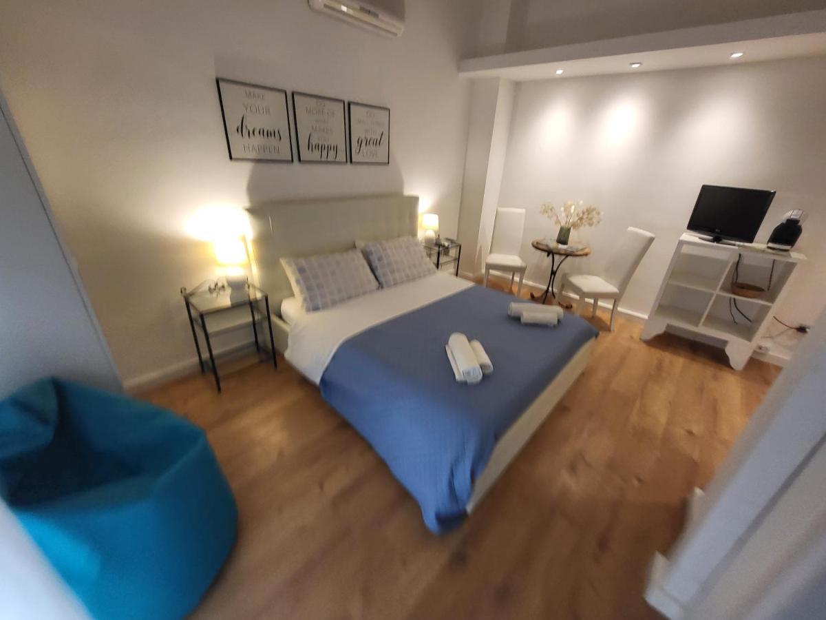 Living Cagliari Marina Bed & Breakfast ภายนอก รูปภาพ