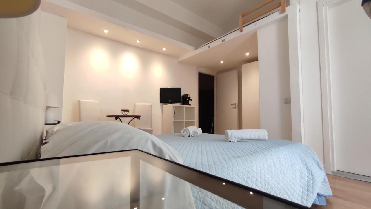 Living Cagliari Marina Bed & Breakfast ภายนอก รูปภาพ