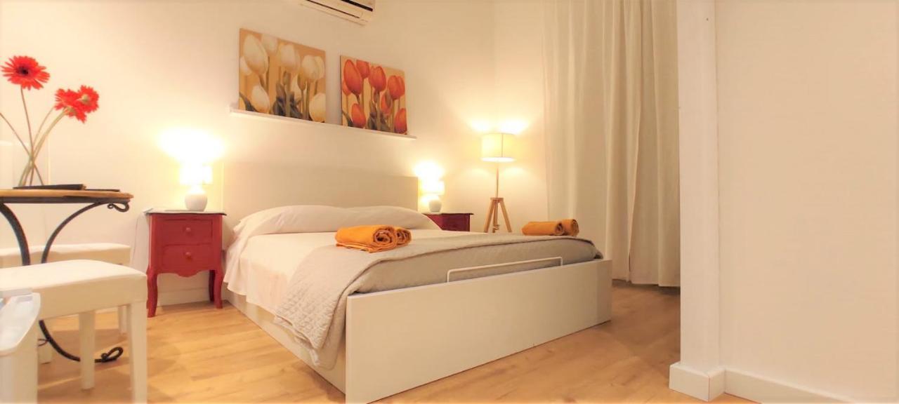 Living Cagliari Marina Bed & Breakfast ภายนอก รูปภาพ