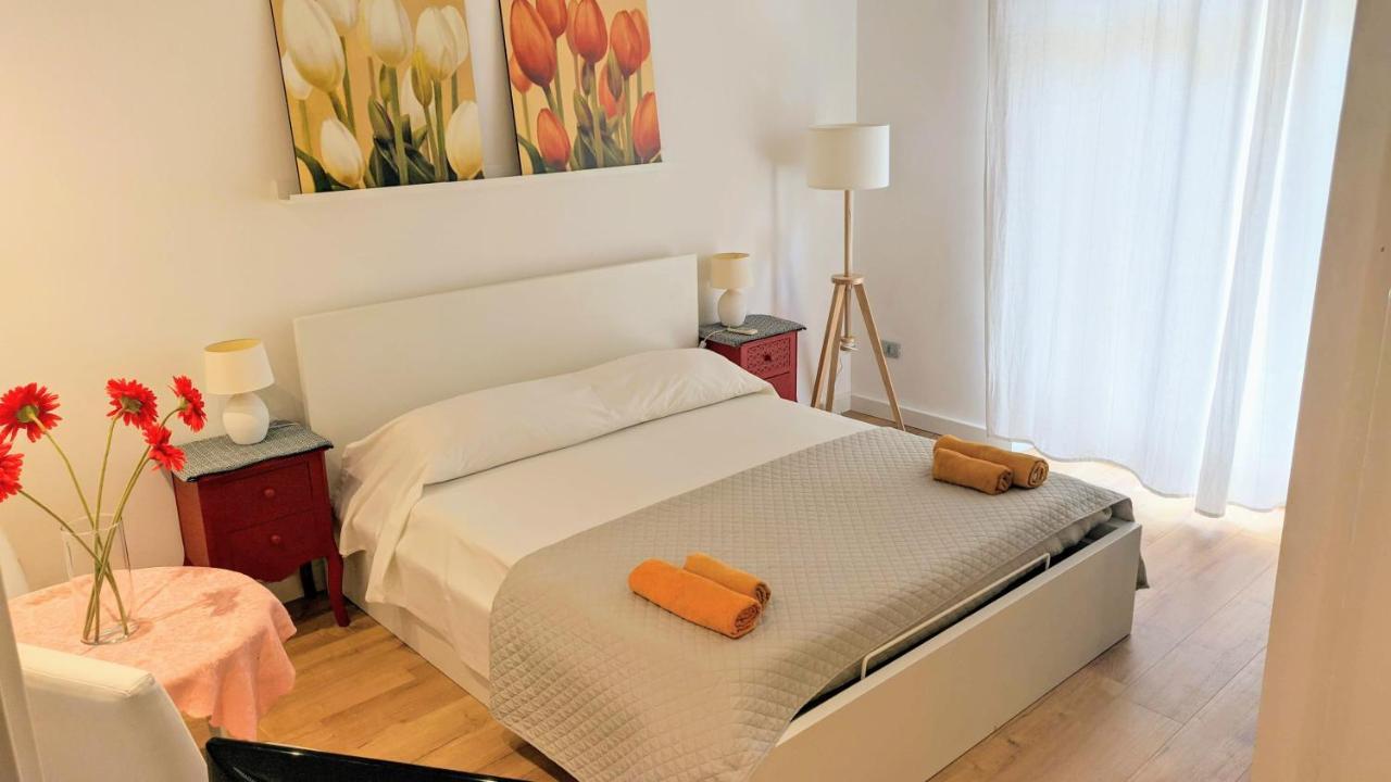 Living Cagliari Marina Bed & Breakfast ภายนอก รูปภาพ