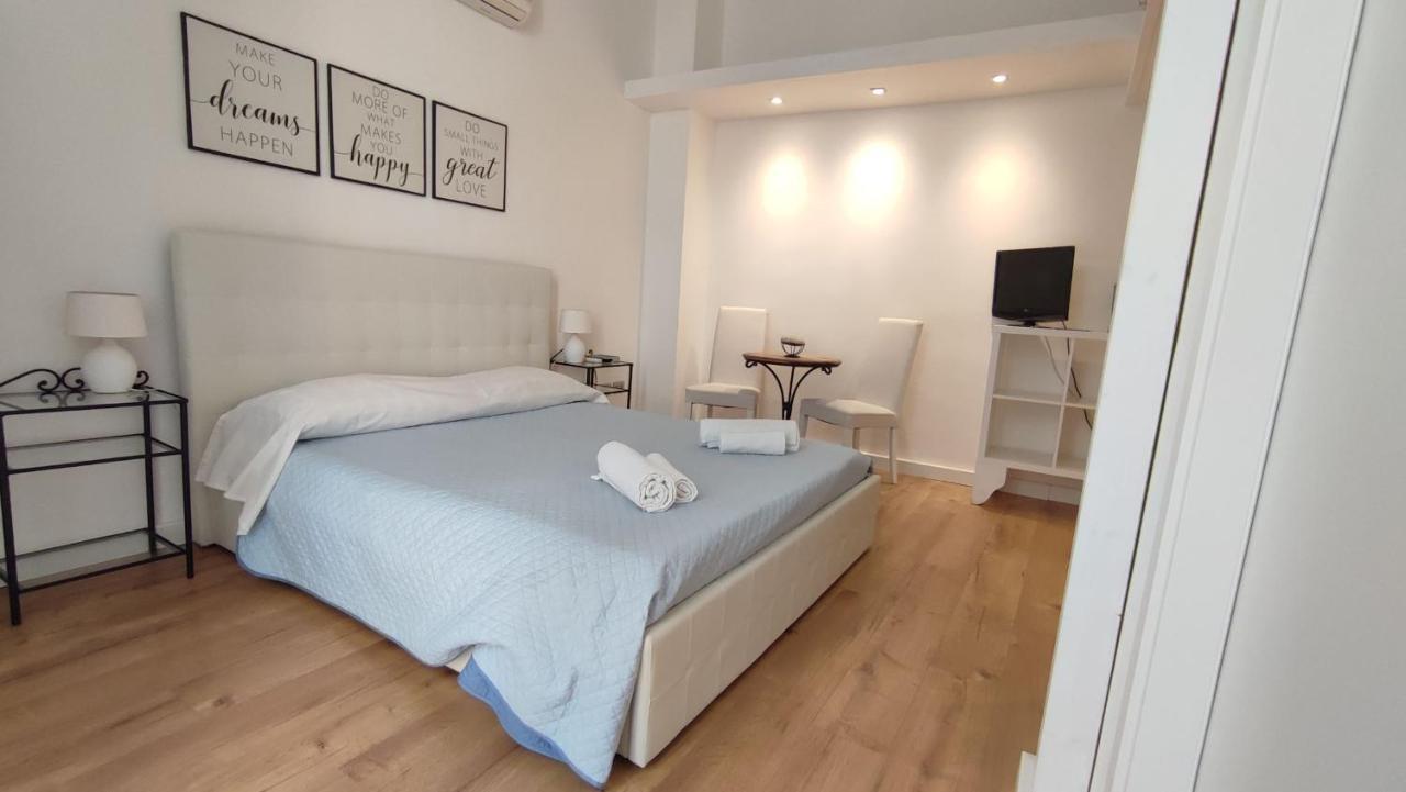 Living Cagliari Marina Bed & Breakfast ภายนอก รูปภาพ