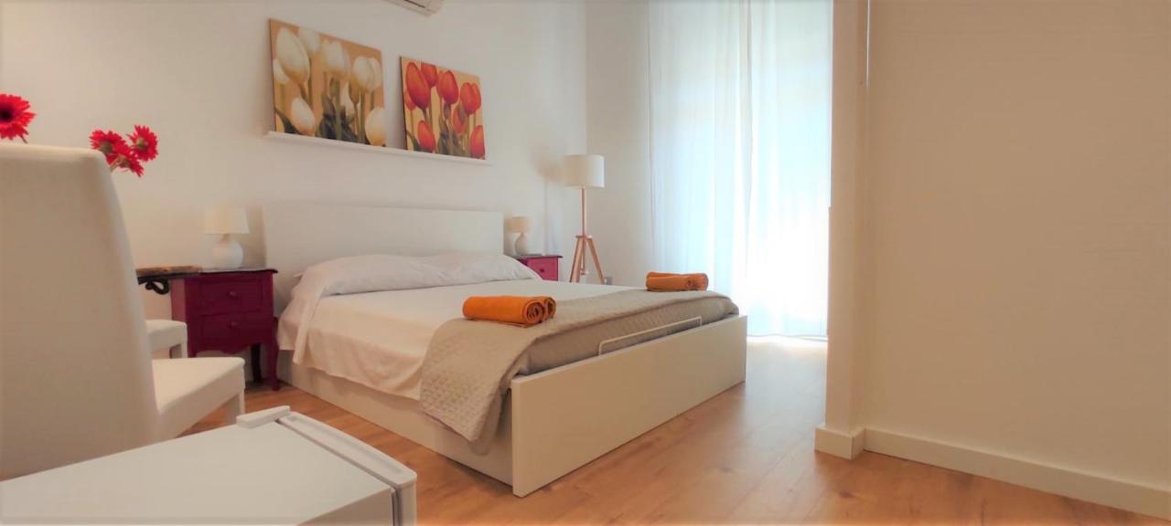 Living Cagliari Marina Bed & Breakfast ภายนอก รูปภาพ
