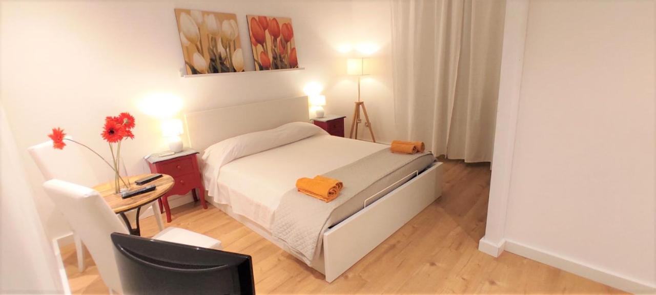 Living Cagliari Marina Bed & Breakfast ภายนอก รูปภาพ
