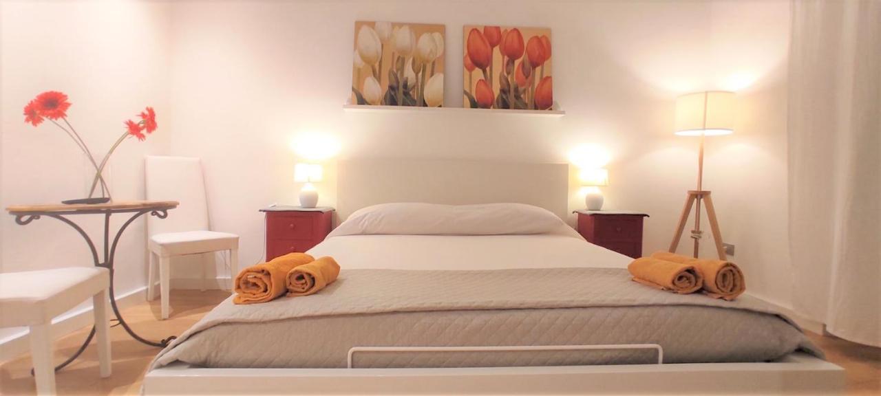 Living Cagliari Marina Bed & Breakfast ภายนอก รูปภาพ